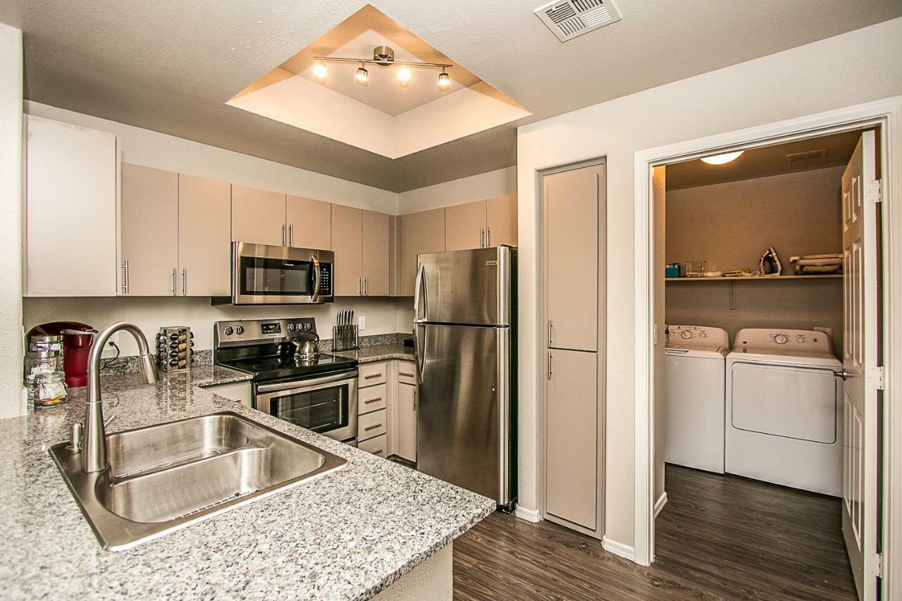 Tpc Golf, Shopping & Dining 3 Miles With Parking -1064 Phoenix