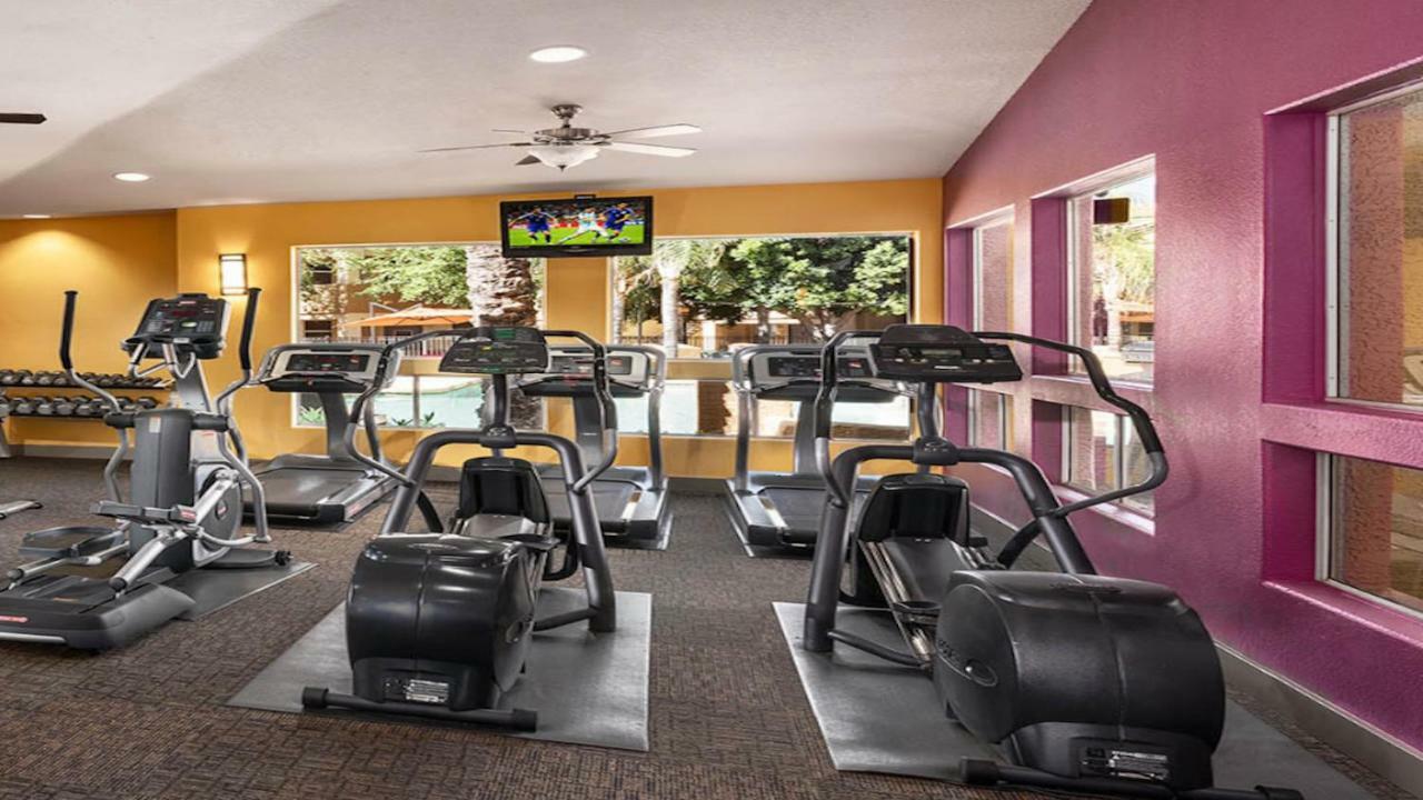 Tpc Golf, Shopping & Dining 3 Miles With Parking -1064 Holiday home Phoenix