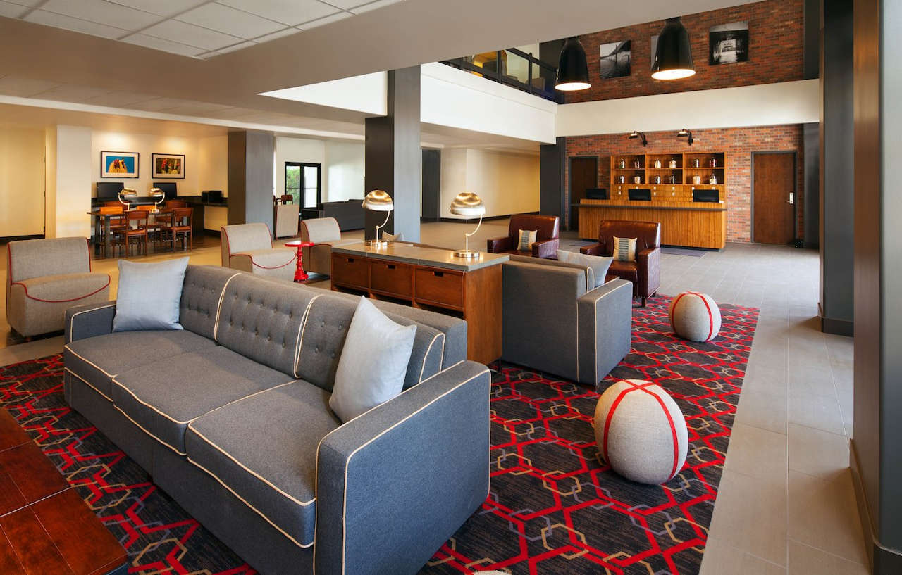 Four Points By Sheraton South Mountain Hotel