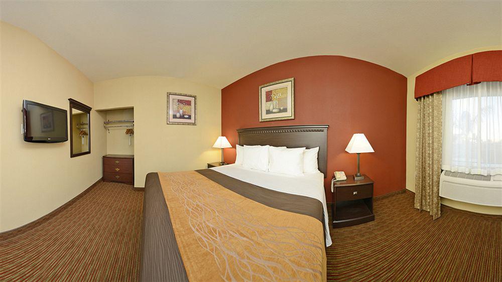Comfort West At 27th Ave And I-i0 Hotel