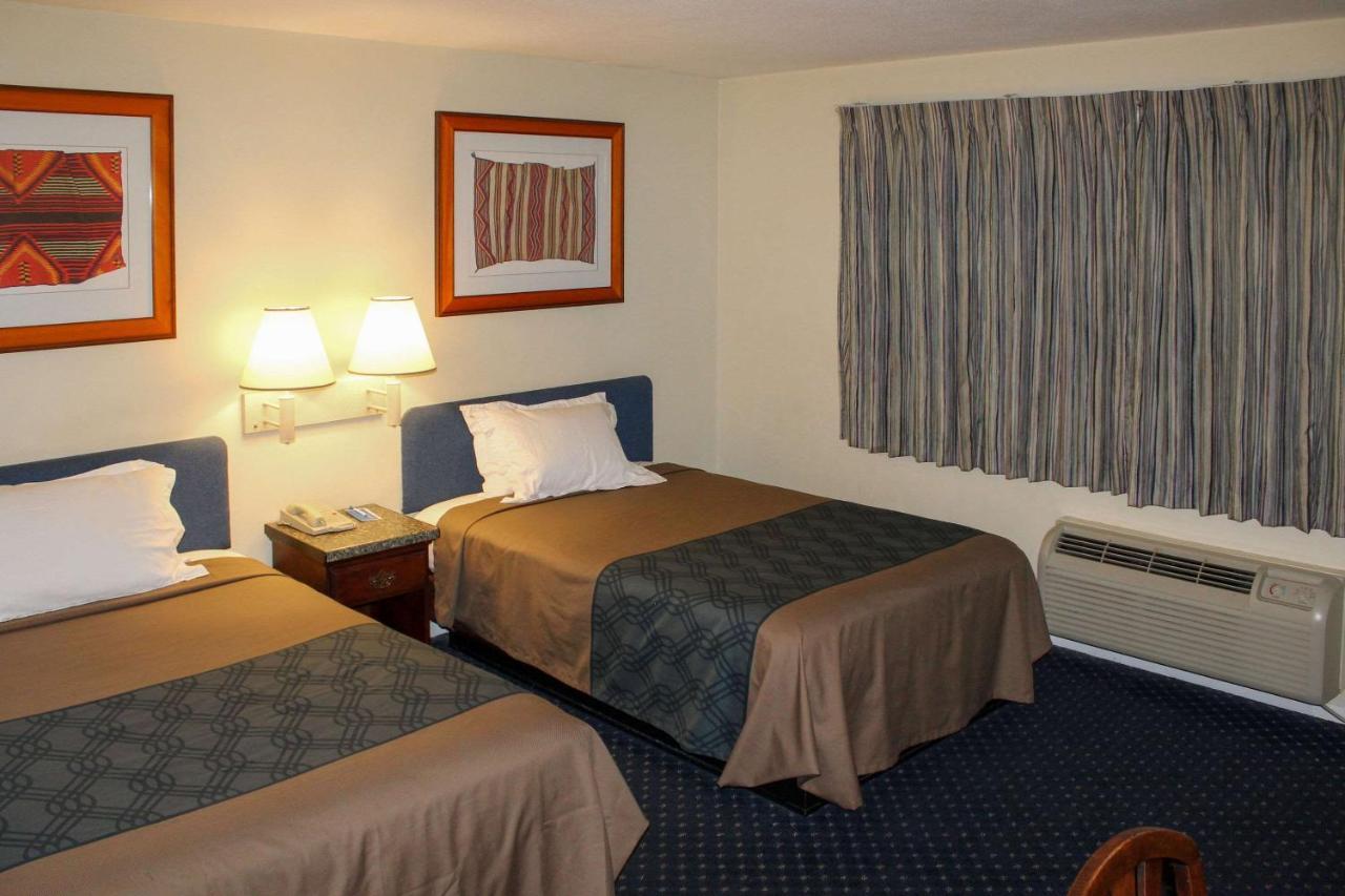 Central Phoenix Hotel