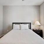Stay Gia Chic Modern 2 Bedroom Apartment With Swimming Pool At Encore Tessera