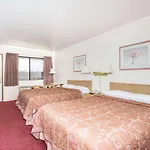 Super 8 By Wyndham Phoenix Metro North