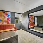 Clarendon Hotel 209