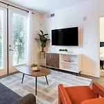 Luxurious Poolside Phoenix Oasis Heart Of Midtown!