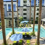 Loft With Views-King Beds-Shop & Dine-1Mi & Parking 4058