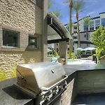 Loft With Views-King Beds-Shop & Dine-1Mi & Parking 4058