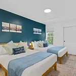 Stylish Phoenix Townhome - Foosball Table, Laundry, Parking!