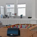 Stylish Phoenix Townhome - Foosball Table, Laundry, Parking!