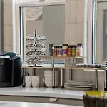 Stylish Phoenix Townhome - Foosball Table, Laundry, Parking!