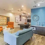 Modern 2Br Oasis!