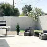 Alluring Townhouse With 2 King Beds, Grill, And Free Parking!