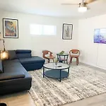 Alluring Townhouse With 2 King Beds, Grill, And Free Parking!
