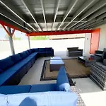 Alluring Townhouse With 2 King Beds, Grill, And Free Parking!