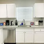 Alluring Townhouse With 2 King Beds, Grill, And Free Parking!
