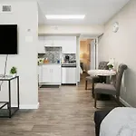 Desert Skyline Apt W/Pool & More