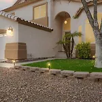 Beautiful Glendale Home With Pool Spa Games
