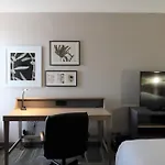 Greentree Inn & Suites Phoenix Sky Harbor
