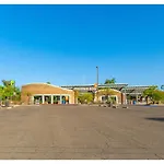 Designer 5 Bd Home, Fountain Pool, Spa, Game Patio