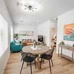 Stunning Villa In Midtown, Private Courtyard