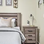 Comfy Condo With Heated Pool And Gym