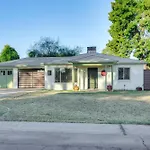Pet-Friendly Phoenix Home With Breezeway And Fire Pit!