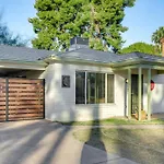 Pet-Friendly Phoenix Home With Breezeway And Fire Pit!