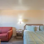 Hotel Rising