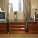 Payless Inn