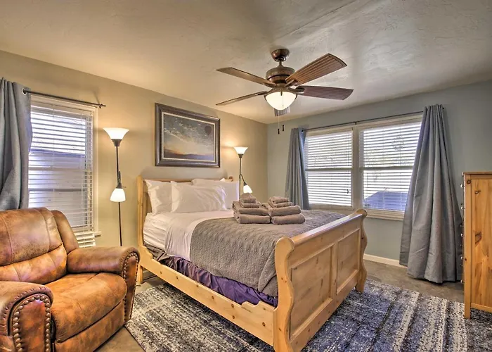 Central Phoenix Cottage With Private Yard!