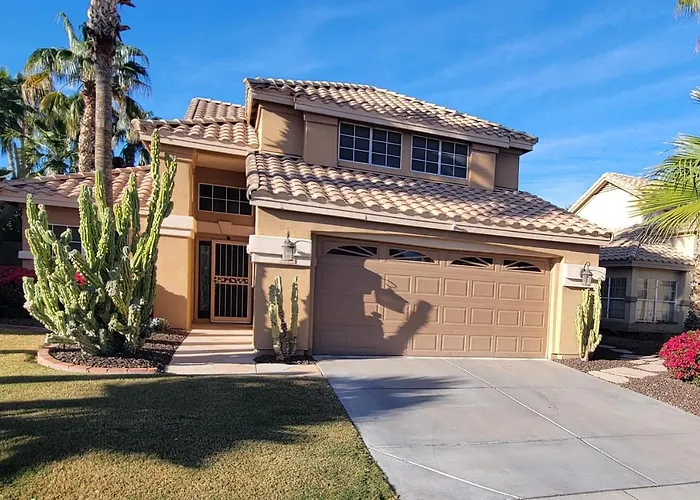 Luxe Lakewood Villa