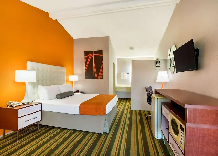 Howard Johnson by Wyndham Phoenix Airport/Downtown Area