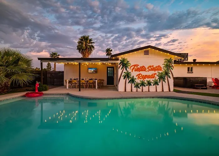 Gorgeous 4-Bed Home With Golf, Pool, & Hot Tub!