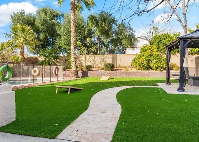 Beautiful Glendale Home With Pool Spa Games