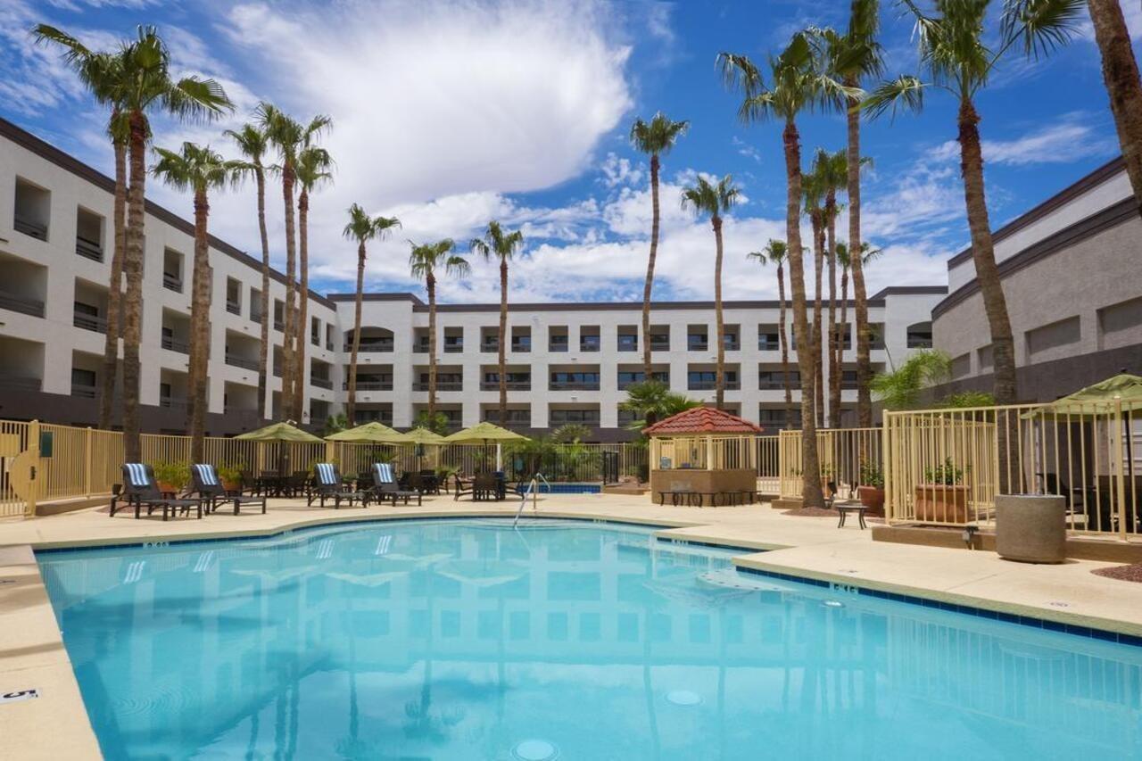 Hilton Airport Hotel 3*