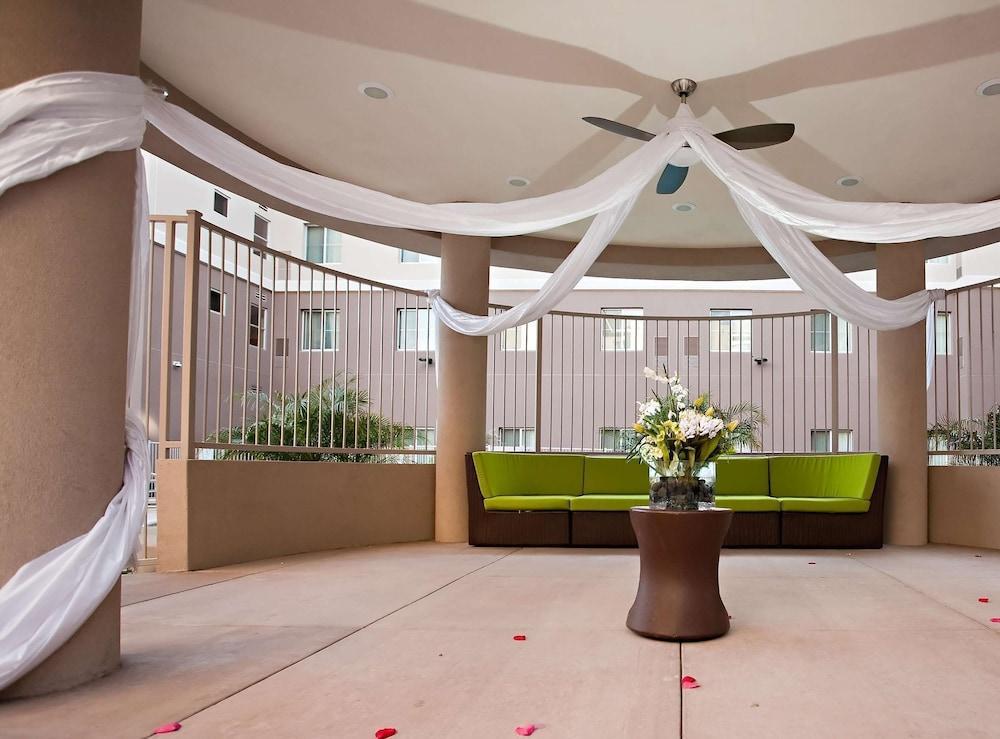 Hotel Homewood By Hilton Airport South 3*
