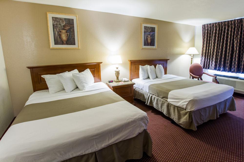 Hotel Surestay By Best Western Airport 3*