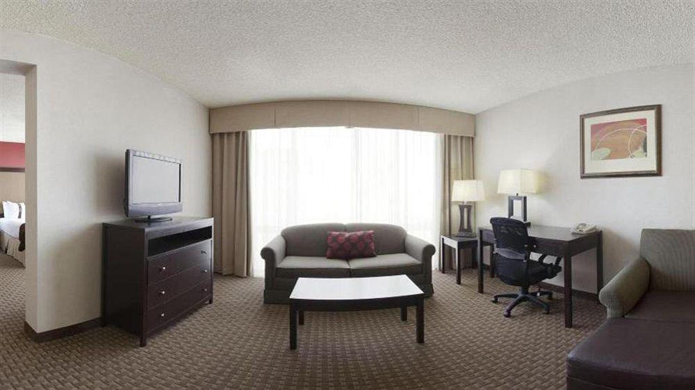 Express & - Midtown, An Ihg Hotel 3*