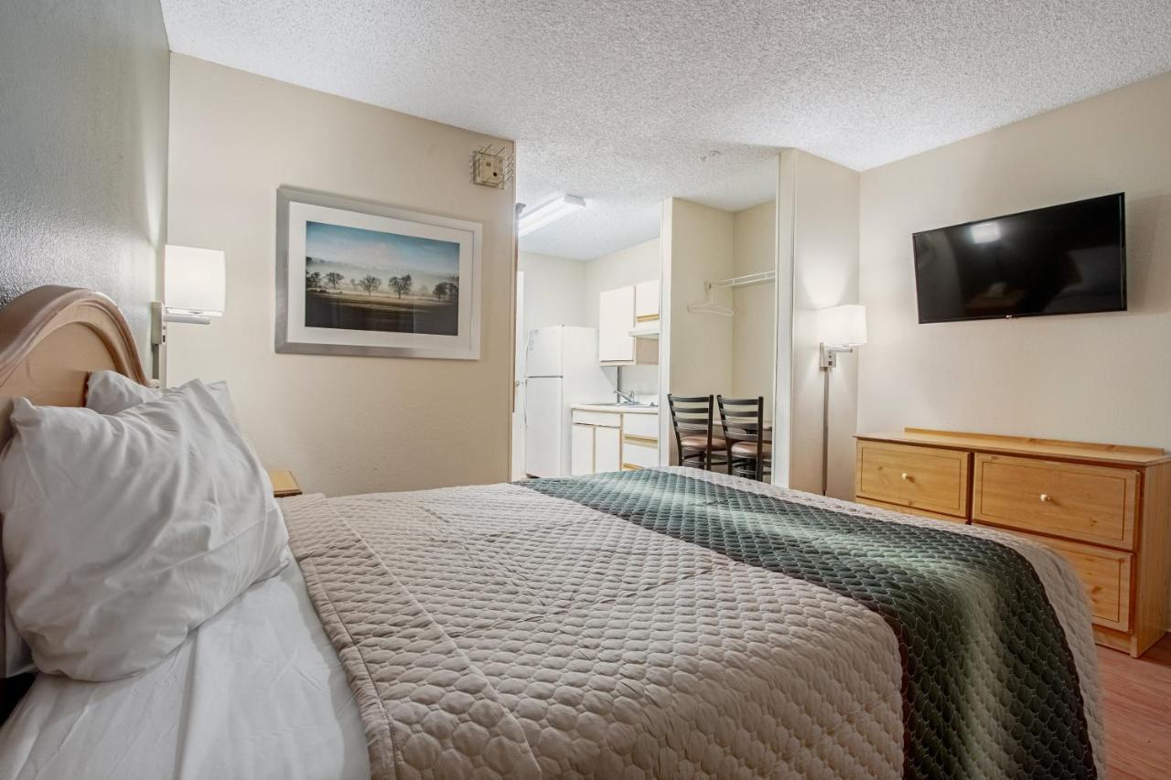 Motel Hometowne By Red Roof - Dunlap Ave 2*