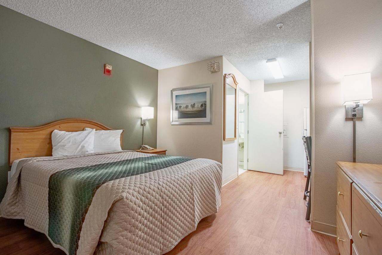 Motel Hometowne By Red Roof - Dunlap Ave 2*