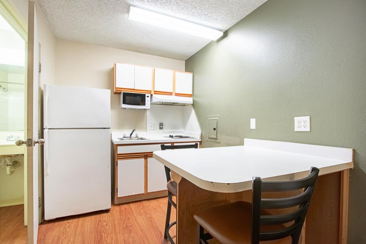 Hometowne By Red Roof - Dunlap Ave Motel 2*