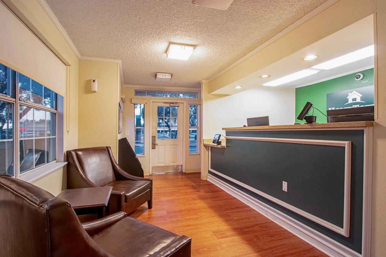 Hometowne By Red Roof - Dunlap Ave Motel 2*