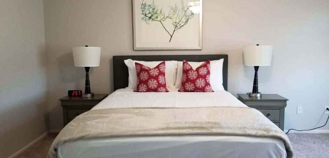 I, Minutes To Airport And Downtown Homestay