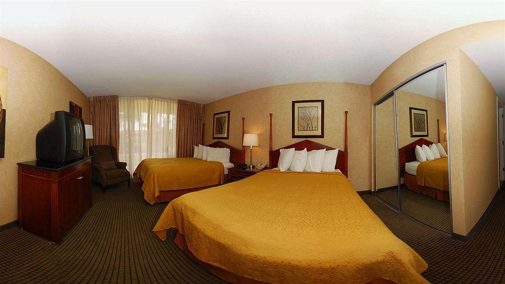 Quality & Downtown Hotel