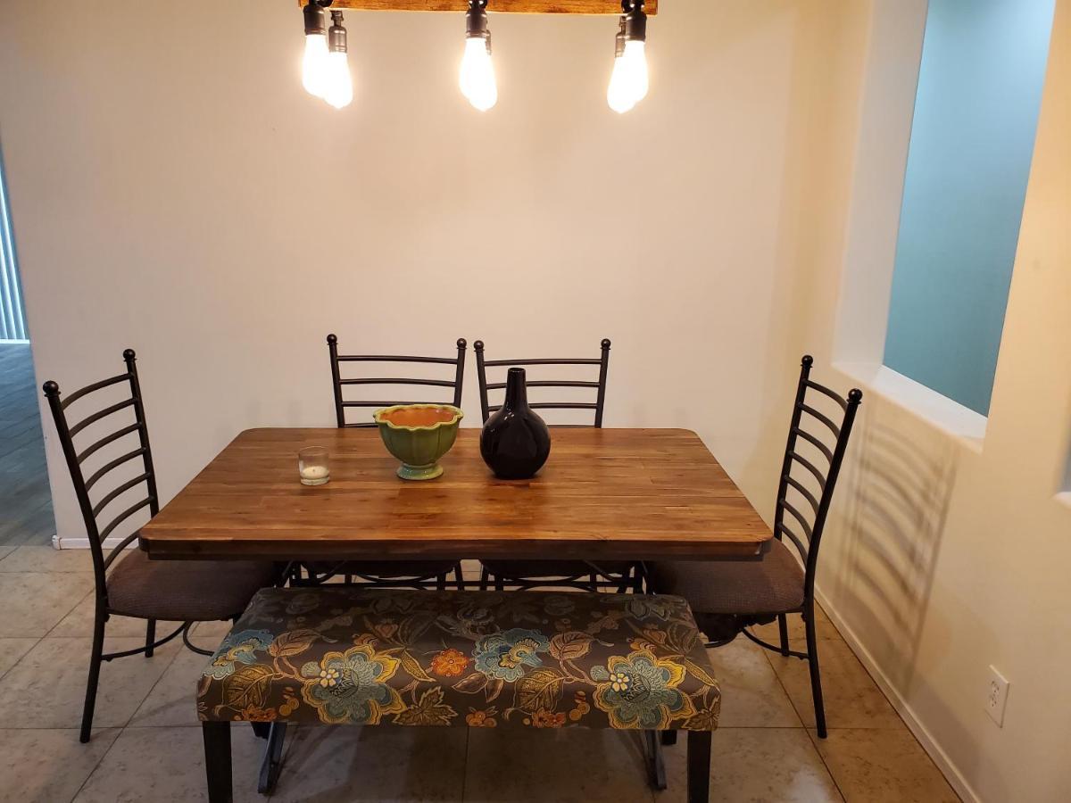 Casa de hóspedes Iii, Minutes To Airport And Downtown