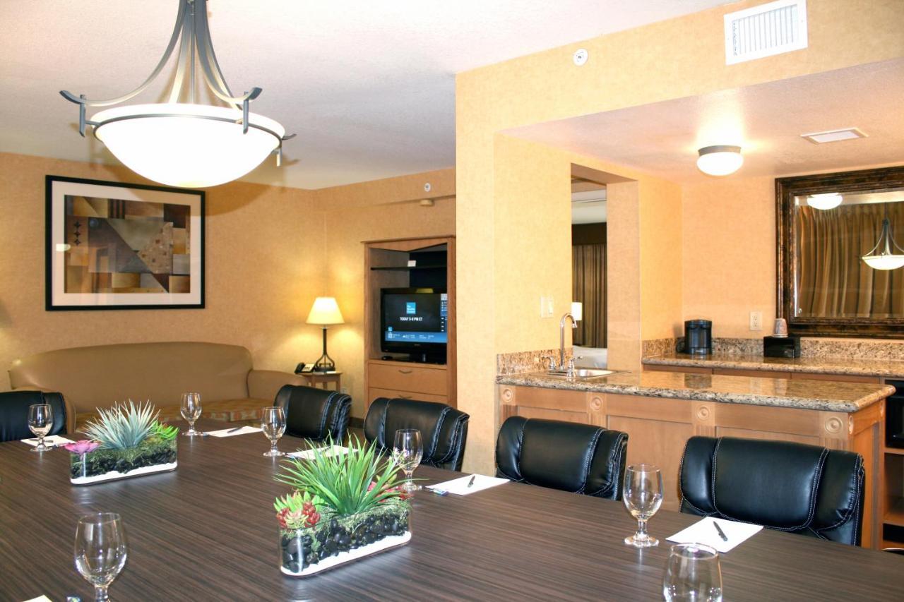 6 Phoenix, Az - Sky Harbor Hotel 2*