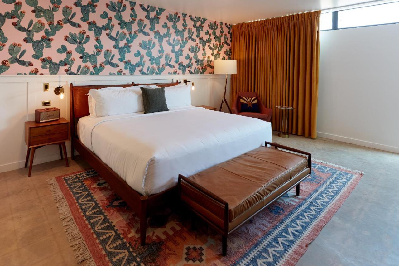 Rise Uptown Hotel 4*