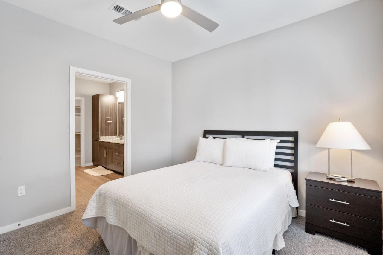 Gia Chic Modern 2 Bedroom With Swimming Pool At Encore Tessera Apartamento Phoenix
