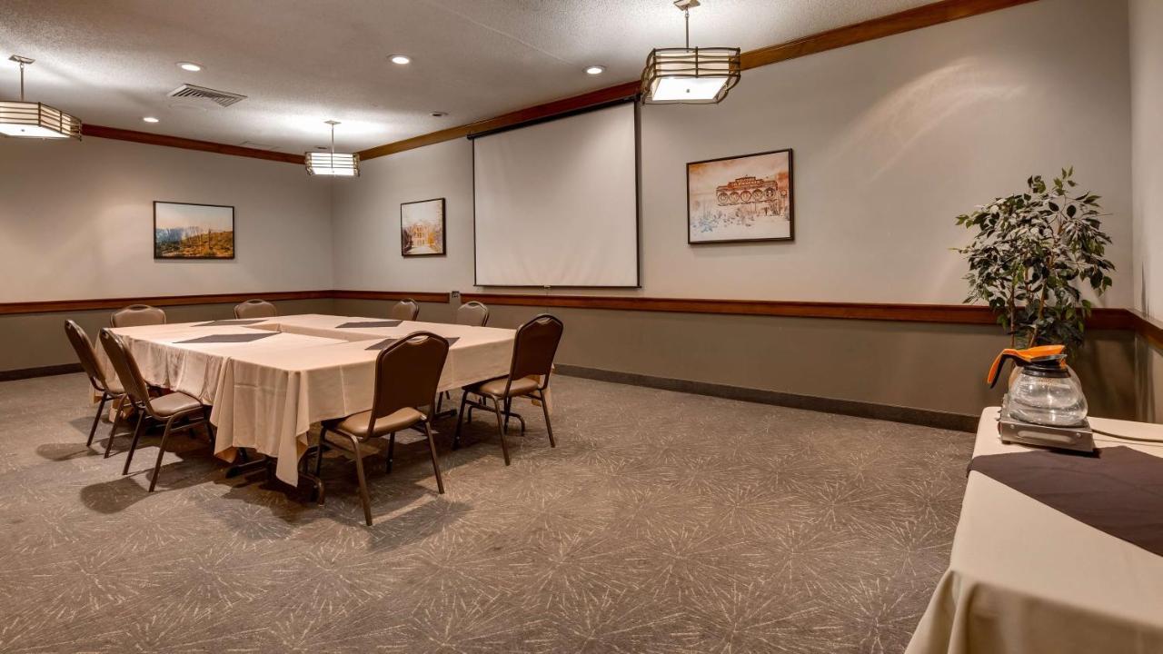 Western Airport Inn 3*