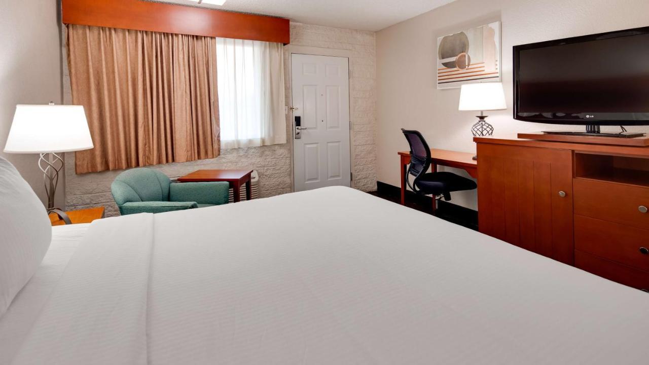 Western Airport Inn 3*